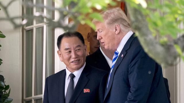 Le président américain Donald Trump et le général nord-coréen Kim Yong Chol. [Keystone - Andrew Harnik]