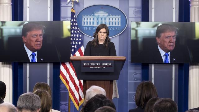 La porte-parole de la Maison Blanche Sarah Sanders lors d'une conférence de presse. [Keystone - EPA/Michael Reynolds]