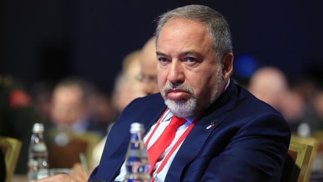 Avigdor Lieberman quitte le gouvernement de Benjamin Netanyahu. [Keystone - EPA/Sergei Ilnitsky]