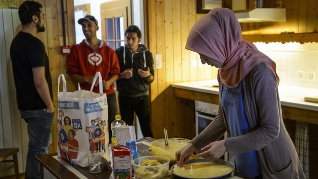 L'Etablissement vaudois d'accueil des migrants (EVAM) loge des requérants d'asile, en majorité des familles, dans deux chalets à Gryon (VD). [Keystone - Jean-Christophe Bott]