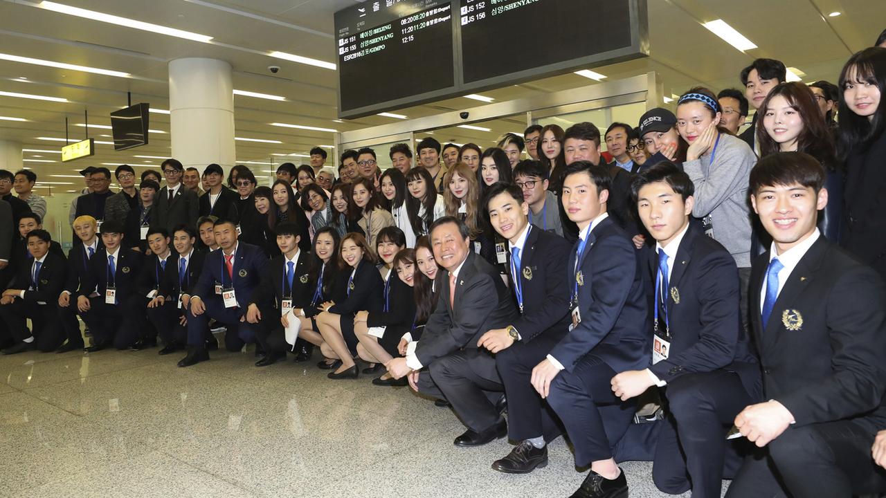 La délégation sud-coréenne à son arrivée en Corée du Nord. [Keystone/Korea Pool via AP]