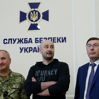 Le journaliste Arkady Babtchenko est apparu vivant mercredi lors d'une conférence de presse avec le chef des services ukrainiens de sécurité. [Reuters - Valentyn Ogirenko]