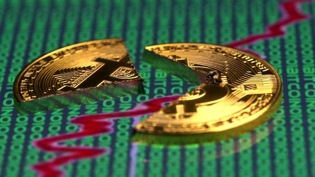 Le bitcoin, l'ethereum, le ripple et toutes les autres principales monnaies virtuelles ont vu leur cours chuter ces derniers jours. [Reuters - Dado Ruvic]