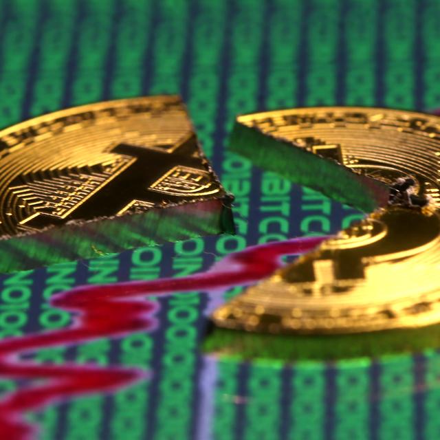 Le bitcoin, l'ethereum, le ripple et toutes les autres principales monnaies virtuelles ont vu leur cours chuter ces derniers jours. [Reuters - Dado Ruvic]
