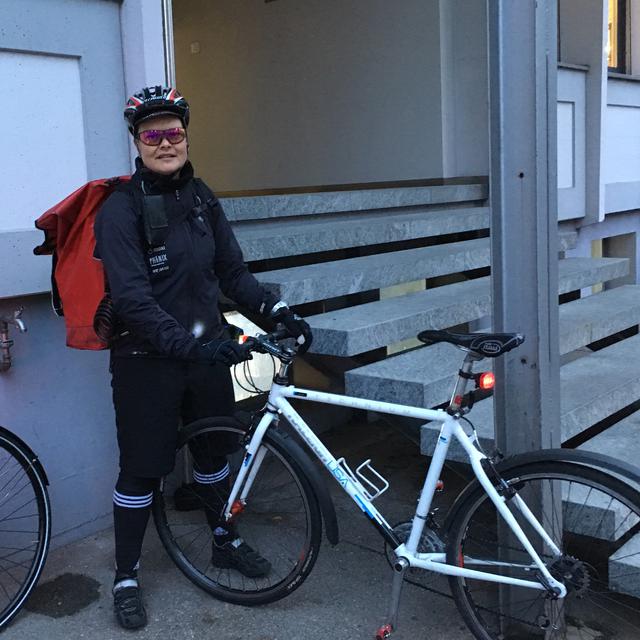 Tatjana Leuenberger, coursière à vélo chez Velokurier à Bienne. [RTS - Pauline Rappaz]