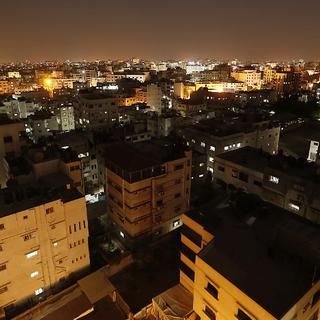 Depuis le 25 octobre, la bande de Gaza est connectée à l'électricité en moyenne entre 9 et 11 heures. [AFP - Mahmud Hams]