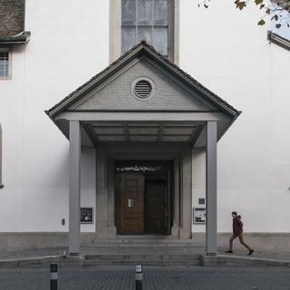 La porte de la Predigerkirche à Zurich. [keystone - Christian Beutler]