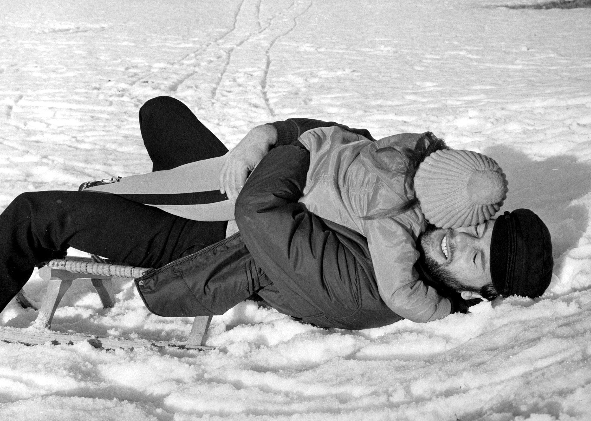Jean-Louis Trintignant aux sports d'hiver avec sa fille Marie. [Leemage/AFP - Londi]