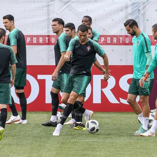 Ronaldo et l'équipe du Portugal à l'entraînement, mardi 19.06.2018. [EPA/Keystone - Paulo Novais]
