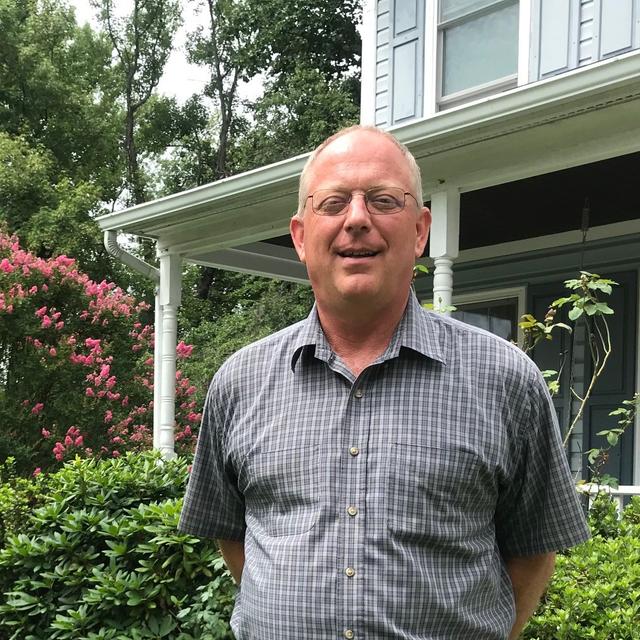 David Lorenz, ingénieur de la NASA de 59 ans, violé par un prêtre dans un lycée catholique lorsqu’il avait 16 ans. [RTS - Raphaël Grand]