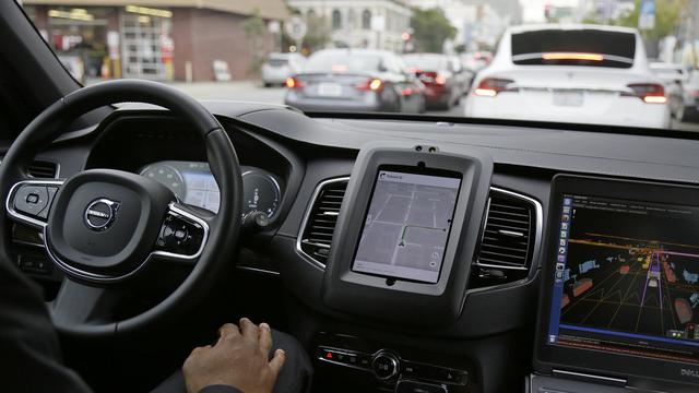 Voiture autonome d'Uber dans une rue de San Fransisco. [AP/Keystone - Eric Risberg]