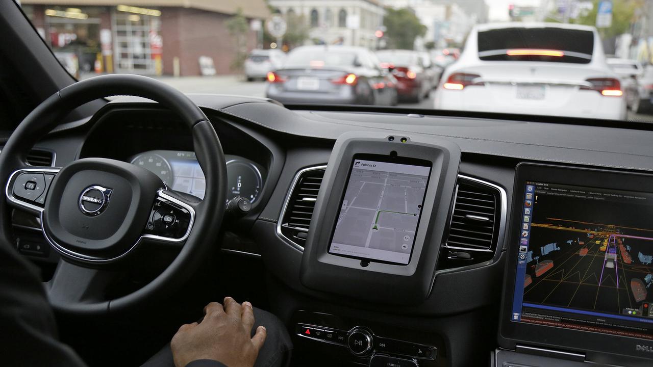 Voiture autonome d'Uber dans une rue de San Fransisco. [AP/Keystone - Eric Risberg]