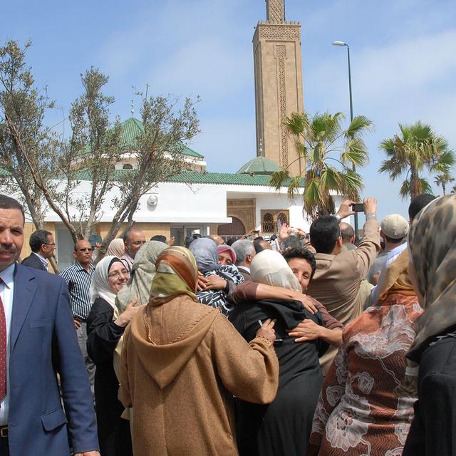 Familles de prisonniers politiques marocains célébrant la nouvelle de leur libération, en avril 2011. [Wikimedia - Magharebia]
