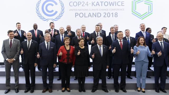 COP24 à Katowice en Pologne, 3 décembre 2018. Alain Berset, président de la Confédération, au 1er rang entre les présidents de Slovénie et du Monténégro. [Keystone - Peter Klaunzer]