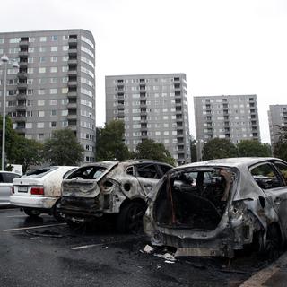 Voitures incendiées dans le quartier de Frolunda à Göteborg, 14.08.2018. [TT/AP/Keystone - Adam Ihse]
