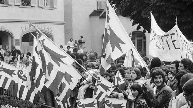 Manifestation d'indépendantistes à Moutier en 1975. [Keystone/STR]