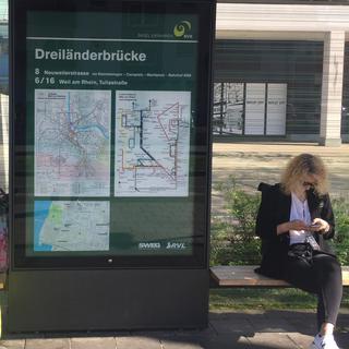 La première station en Allemagne du tram 8, qui relie Bâle à la France et l'Allemagne. [RTS - Alain Croubalian]