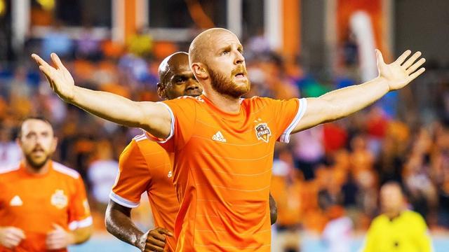 Philippe Senderos a inscrit un doublé [Dynamo Houston - Twitter]