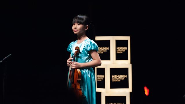 Chloe Chua, jeune violoniste de Singapour, lors du concours Menuhin. [Olivier Miche Photography]