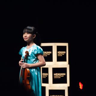 Chloe Chua, jeune violoniste de Singapour, lors du concours Menuhin. [Olivier Miche Photography]