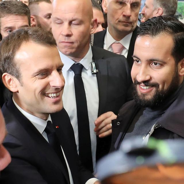 Emmanuel Macron (à gauche) et Alexandre Benalla, photographiés le 24 février 2018. [Reuters - POOL New]