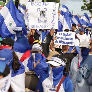 Des Nicaraguayens défilant pour demander le départ du président Daniel Ortega, en août dernier. [Keystone - Rodrigo Sura - EPA]