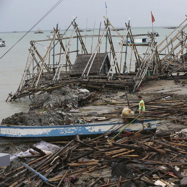 L'alerte aux fortes marées a été prolongée jusqu'à mercredi en Indonésie. [Keystone - AP Photo - Tatan Syuflana]