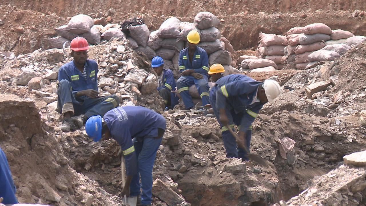 Des "creuseurs" de Chemaf, qui vend sa production à Trafigura. [RTS - Annabelle Durand]