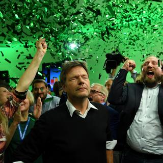 Les leaders du parti des Verts en Allemagne célébrent leur succès aux élections régionales en Bavière. [Reuters - Andreas Gebert]