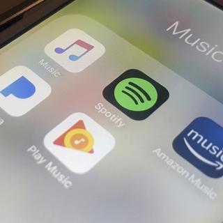 Apple Music, Spotify, Amazon, Pandora et Google se disputent le marché de la musique en streaming. [keystone - Jenny Kane]