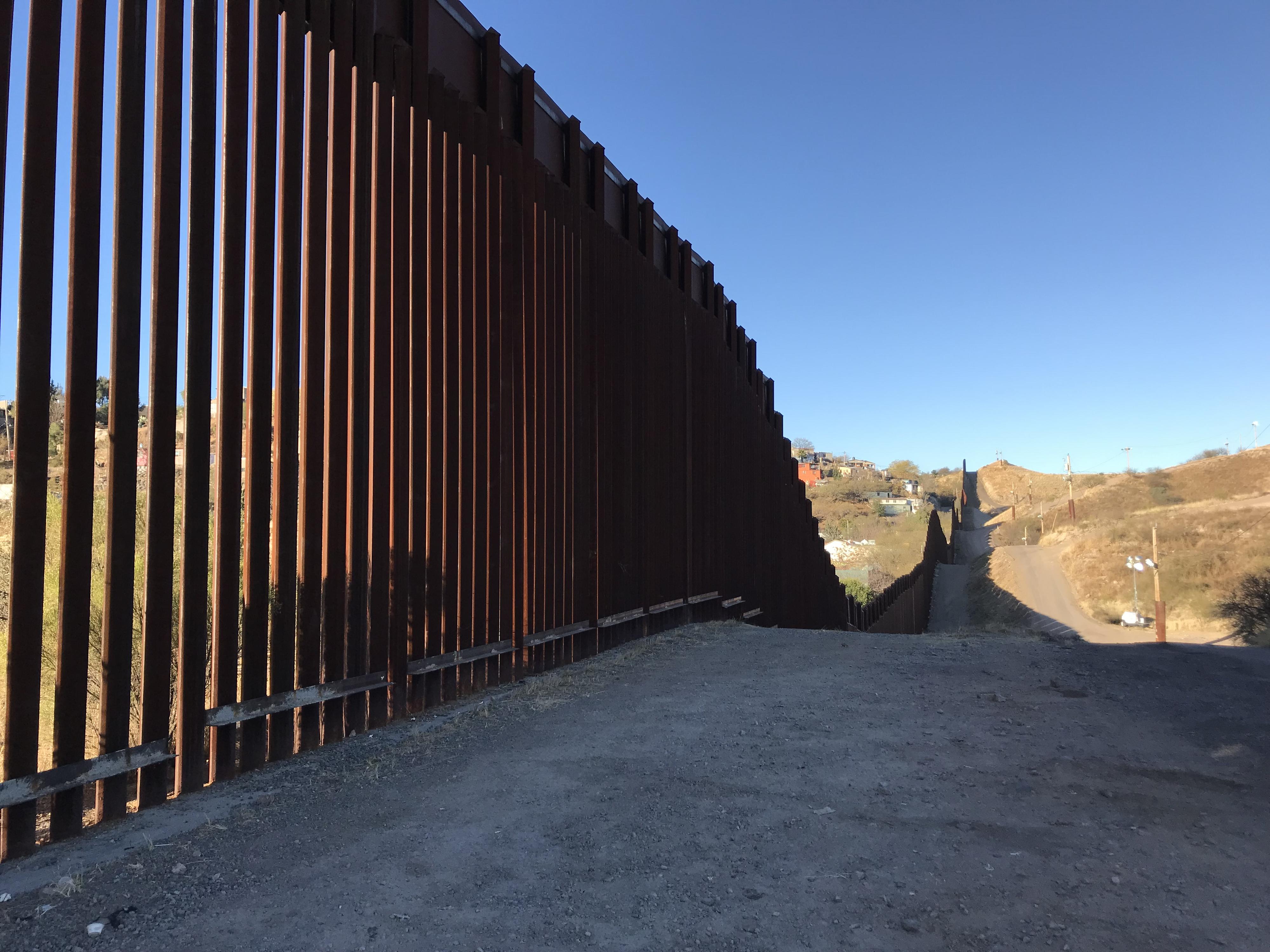 La frontière à Nogales. [RTS - Raphaël Grand]