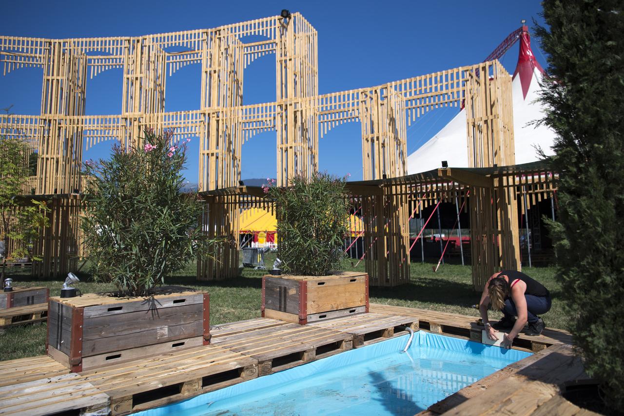 Le Village du Monde de Paléo prend forme. [Keystone - Laurent Gillieron]