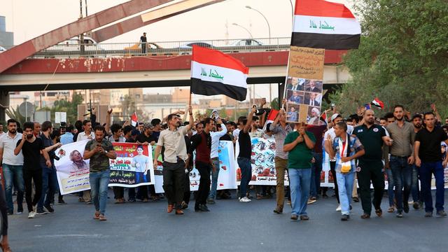 Des manifestants dans la ville irakienne de Bassorah. [AP/Keystone - Nabil al-Jurani]