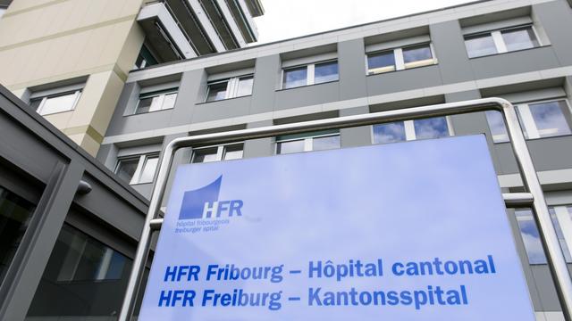 Les employés de l'HFR pourront se changer sur leur temps de travail. [Keystone - Jean-Christophe Bott]