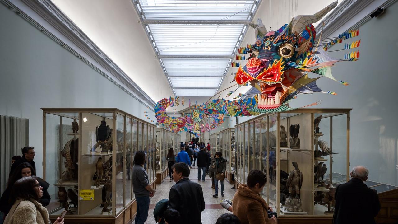 Nombreux visiteurs au Palais de Rumine à l'exposition Ai Weiwei. [Keystone - EPA/Valentin Flauraud]