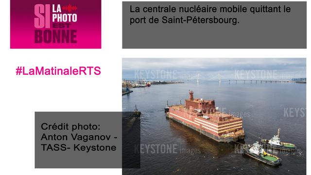 La centrale nucléaire mobile quittant le port de Saint-Pétersbourg. [Keystone - Anton Vaganov - TASS]