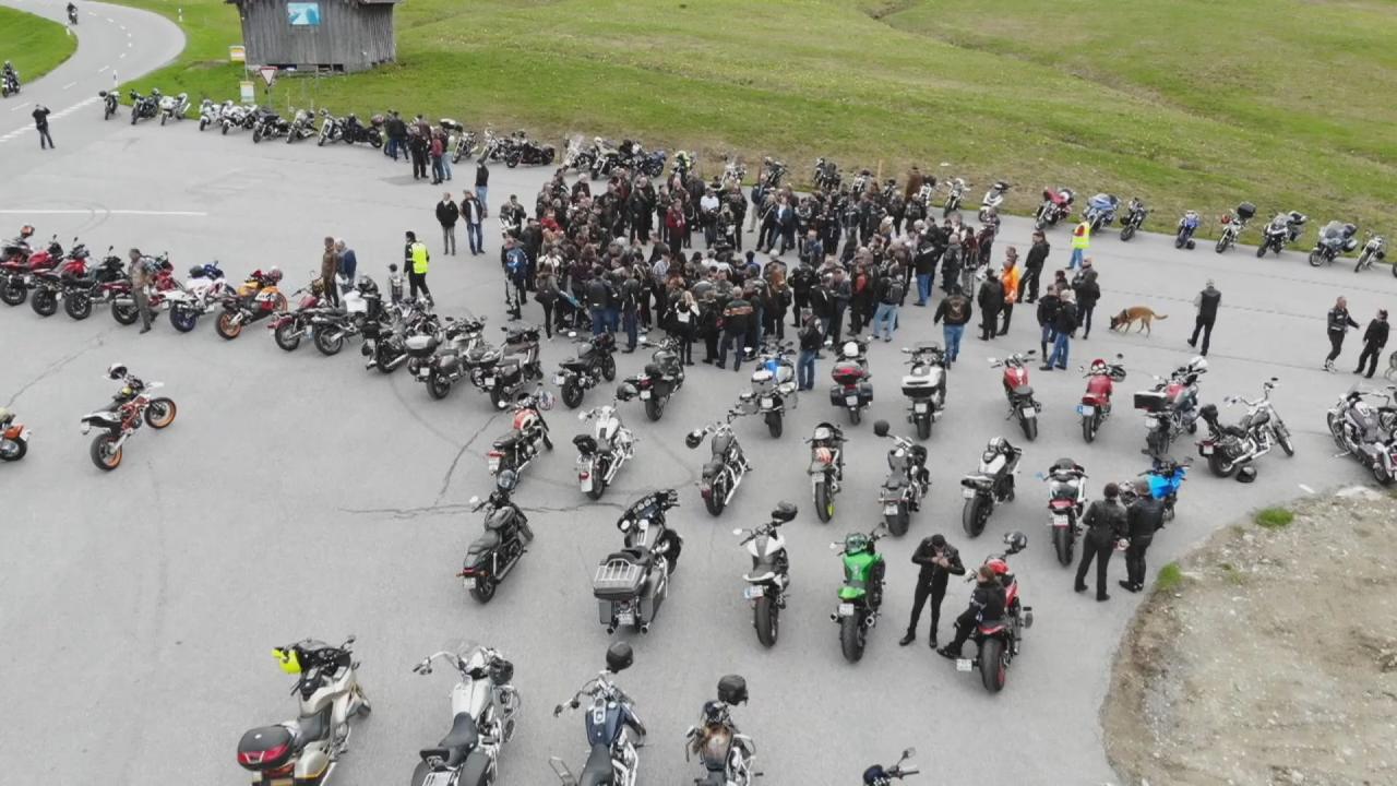 Quelque 200 motards étaient présent au Col des Mosses. [ATS]