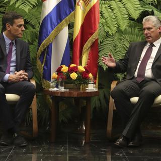 Le Premier ministre espagnol Pedro Sanchez et le président cubain Miguel Diaz-Canel. [Pool via AP/Keystone - Juanjo Martin]
