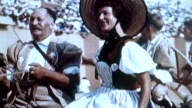 Deux figurants de la Fête des vignerons de 1955 [RTS]