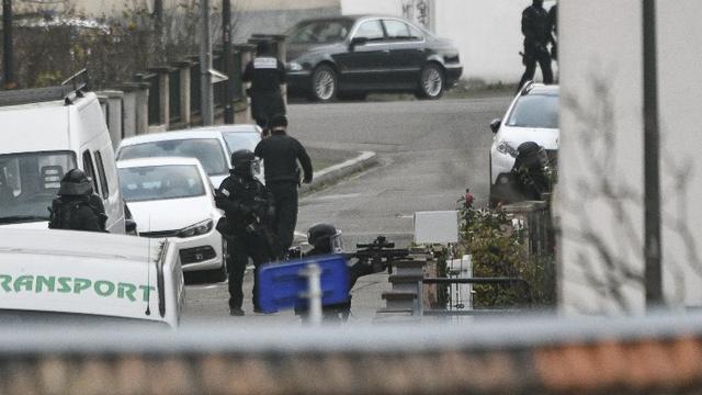 Des membres du Raid dans le quartier de Neudorf. [AFP - Sébastien Bozon]