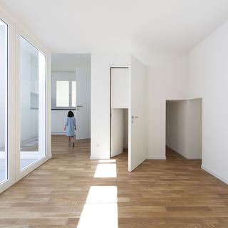 Intérieur de la maison du projet "Svizzera 240: House Tour" à la Biennale d'architecture de Venise. [Keystone - Christian Beutler]