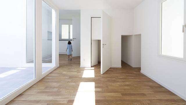 Intérieur de la maison du projet "Svizzera 240: House Tour" à la Biennale d'architecture de Venise. [Keystone - Christian Beutler]