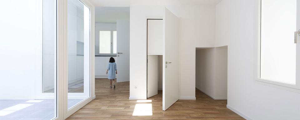 Intérieur de la maison du projet "Svizzera 240: House Tour" à la Biennale d'architecture de Venise. [Keystone - Christian Beutler]