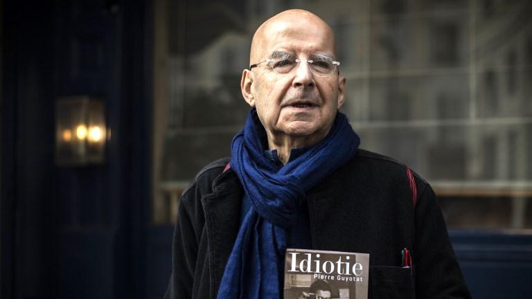 L'écrivain français Pierre Guyotat reçoit le prix Médicis. [afp - Philippe Lopez]