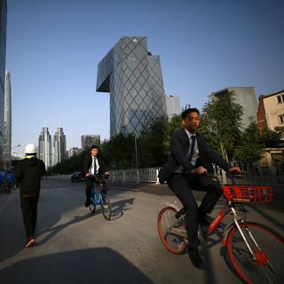 Les employés chinois dans le quartier des affaires à Pékin. (image d'illustration) [EPA/Keystone - How Hwee Young]