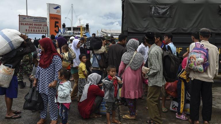 Les autorités indonésiennes précisent n'avoir pas besoin de l'aide de la Suisse après le tsunami du 22 décembre. [AFP - Mohd Rafsan]
