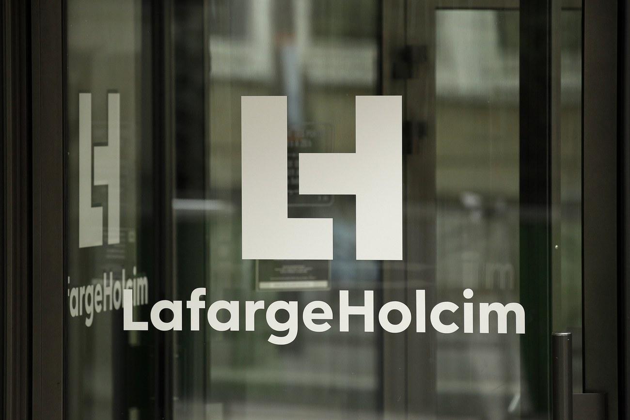Le logo de LafargeHolcim, au siège parisien du groupe. [EPA - YOAN VALAT]