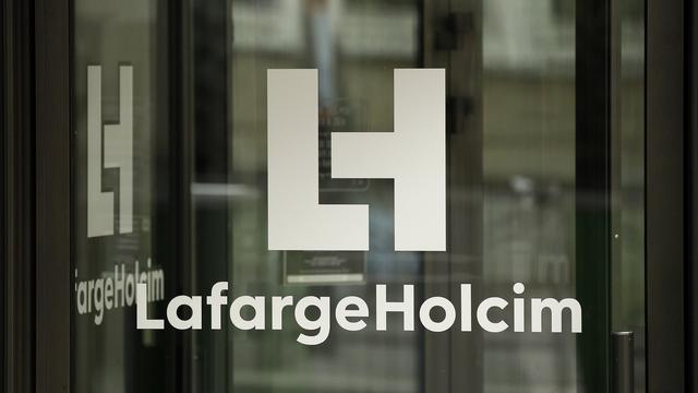 Le logo de LafargeHolcim, au siège parisien du groupe. [EPA - YOAN VALAT]