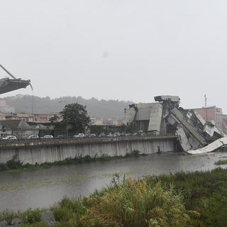 Une vue du pont Morandi qui s'est effondré à Gênes, dans le nord de l'Italie. [Keystone - Luca Zennaro/ANSA via AP]