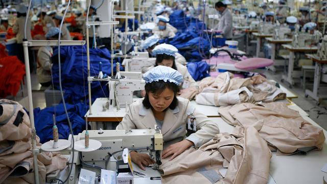 Officiellement, les Sud-Coréens travaillent 2024 heures par an en moyenne. [Reuters - Kim Hong-Ji]